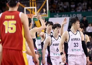 媒体人：韩国男篮一只脚踏上悬崖 存在无法进世预赛第二轮的风险