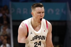 10中9！杨鸣：中国队下半场防守没大问题 霍金森的个人能力太夸张