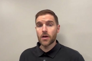 篮网夏联主帅谈小布朗时间限制：让他循序渐进地恢复比赛节奏