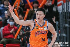 直播吧：李弘权确认与上海续约 未签顶薪是为球队日后引援做牺牲
