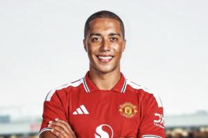 曼联捡到宝？WhoScored：蒂莱曼斯多项数据为优势，无显著劣势
